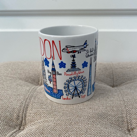 Julia Gash Art - Coffee Mug 10oz - British Royalty London Bridge, The Queen RARE - Picture 2 of 5